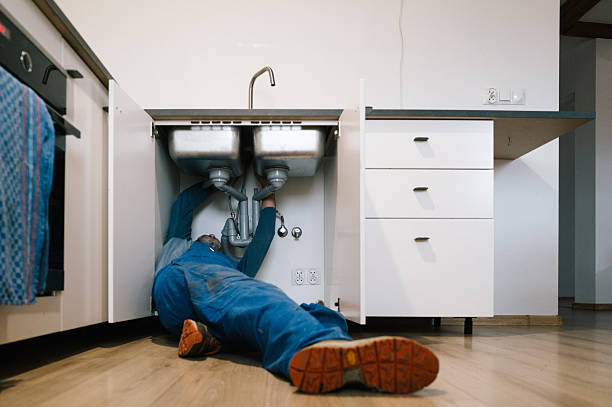 Professional Emergency Plumber technician working in Boykins, VA